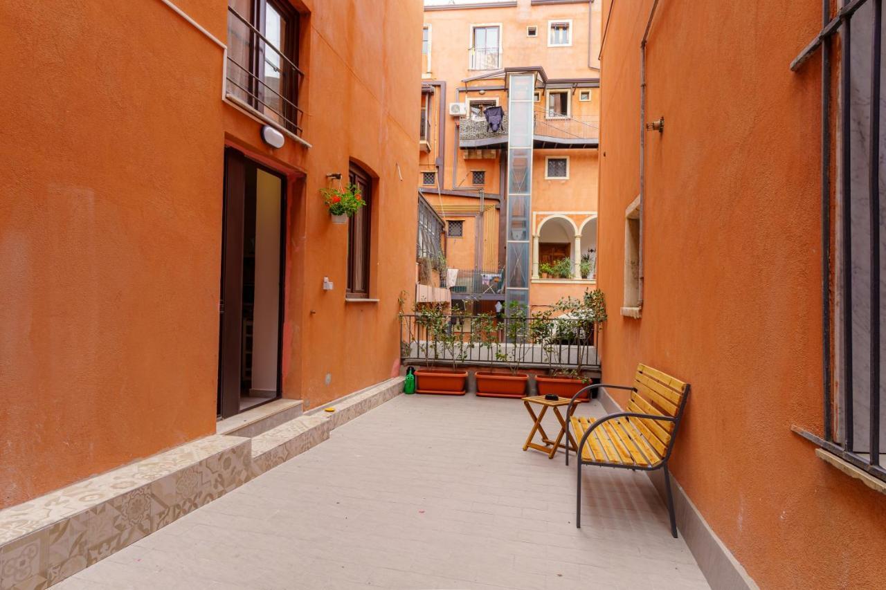 Casta Diva Holiday Rooms Katania Zewnętrze zdjęcie